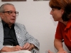 Martina Führer 2006 in Jerusalem im Moses Elternhaus im Gespräch mit einem der ehemaligen Israelischen Botschafter in Österreich. Foto: Gerhard Führer (privat).